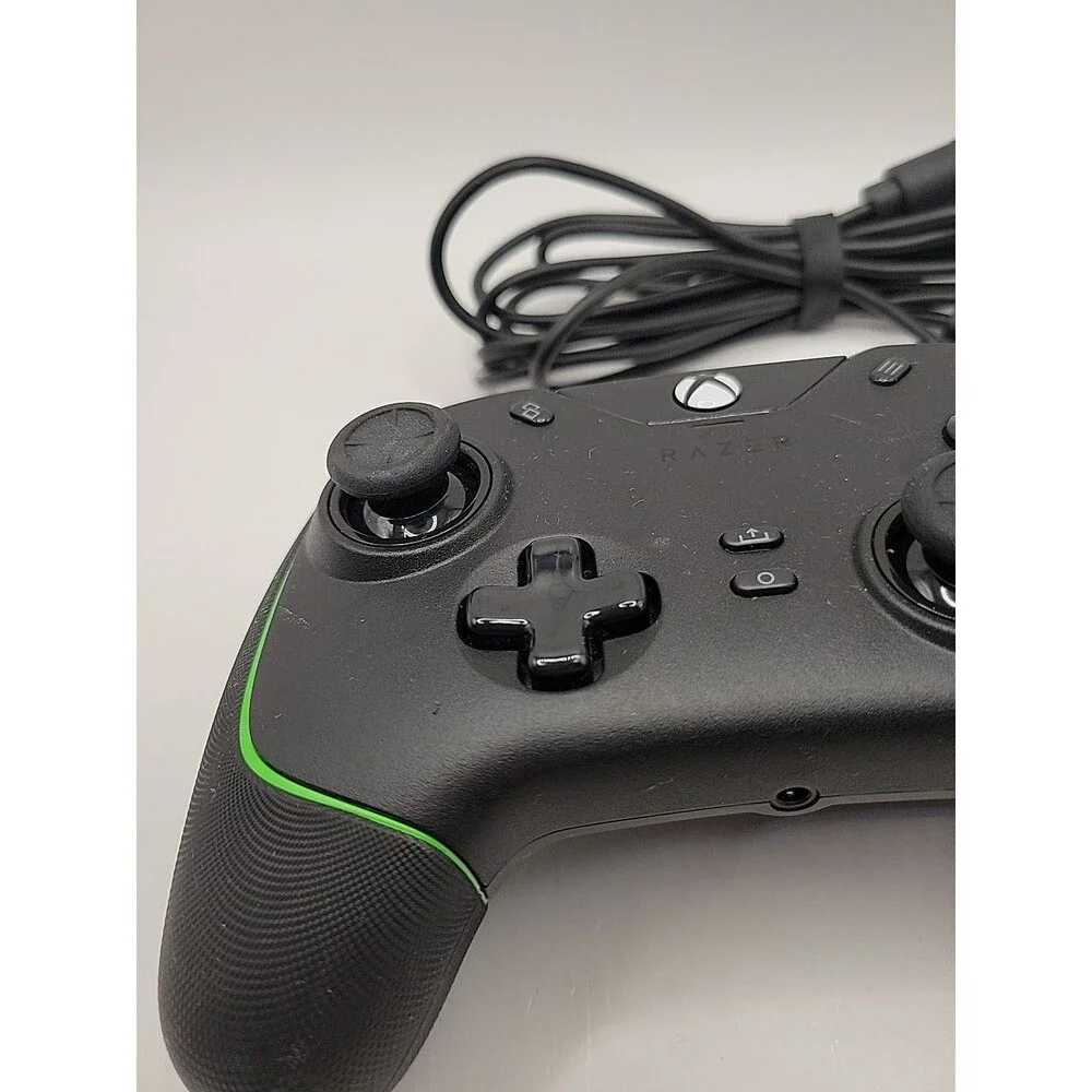 Razer Wolverine V2 | RZ06-0356 Wired Gaming Controller Xbox One X|S, PC